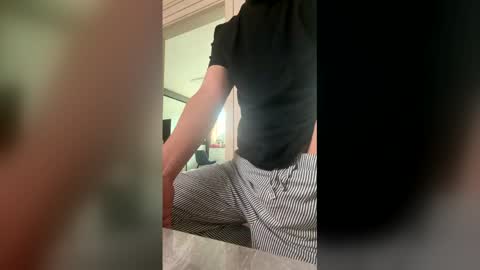 Snapshot of leesoung0824 chatting on 04/18/26, 01:20 leesoung0824 online show from 04/18/26, 01:20