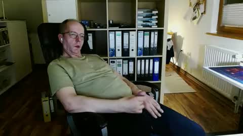Snapshot of lefti27 chatting on 04/19/26, 09:39 Dave online show from 04/19/26, 09:39