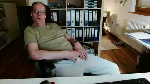 Snapshot of lefti27 chatting on 04/26/26, 08:39 Dave online show from 04/26/26, 08:39