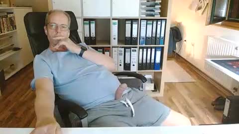 Snapshot of lefti27 chatting on 06/25/26, 11:09 Dave online show from 06/25/26, 11:09