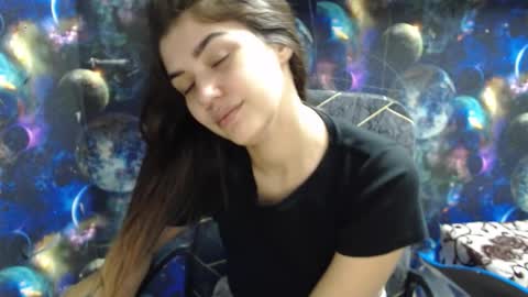 Snapshot of legenda_liya chatting on 11/12/25, 07:03 Liya online show from 11/12/25, 07:03