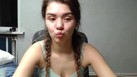 Snapshot of legenda_liya chatting on 11/15/25, 02:35 Liya online show from 11/15/25, 02:35