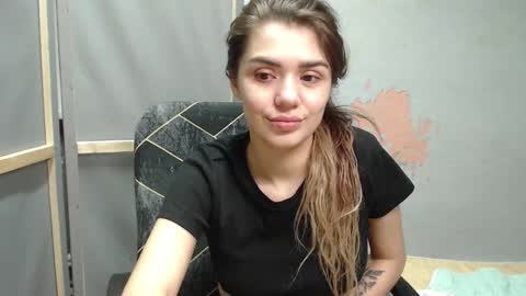 Snapshot of legenda_liya chatting on 11/17/25, 04:57 Liya online show from 11/17/25, 04:57