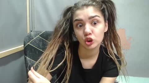 Snapshot of legenda_liya chatting on 11/18/25, 05:01 Liya online show from 11/18/25, 05:01