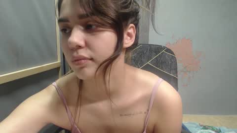 Snapshot of legenda_liya chatting on 11/24/25, 04:07 Liya online show from 11/24/25, 04:07