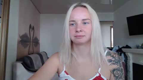 Snapshot of leggywily25 chatting on 09/23/25, 10:07 leggywily25 online show from 09/23/25, 10:07