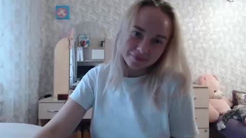 Snapshot of leggywily25 chatting on 10/21/25, 10:27 leggywily25 online show from 10/21/25, 10:27