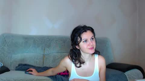 Snapshot of legslover98 chatting on 02/06/26, 12:37 Magda online show from 02/06/26, 12:37