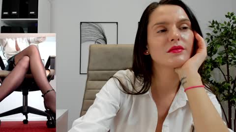 Snapshot of legswattitude chatting on 12/04/24, 12:58 Elle  online show from 12/04/24, 12:58
