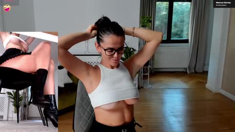 Snapshot of legswattitude chatting on 09/19/25, 01:56 Elle  online show from 09/19/25, 01:56