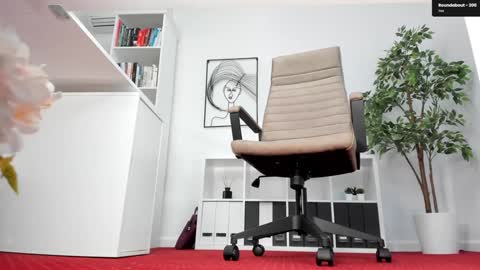 Elle  online show from 12/19/25, 03:19