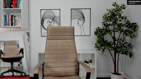 Elle  online show from 01/14/26, 01:50