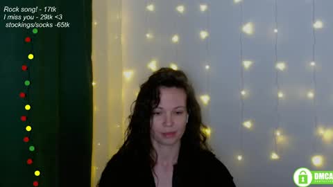 Snapshot of leia_bell chatting on 04/12/26, 07:19 hey Im Leia and I love rock online show from 04/12/26, 07:19