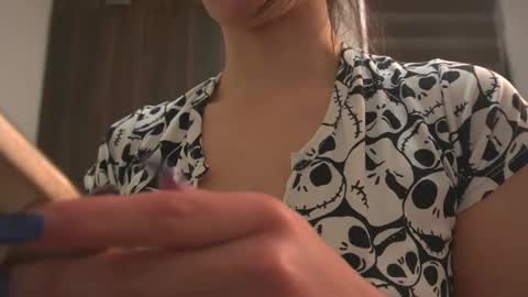 Snapshot of leiaah__ chatting on 10/31/25, 07:48 Leah online show from 10/31/25, 07:48