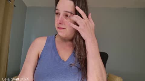 Leia Swift online show from 12/30/24, 03:46