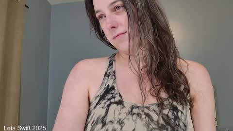 Leia Swift online show from 02/08/25, 07:49