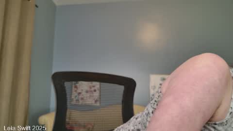 Leia Swift online show from 02/15/25, 12:22