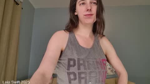 Leia Swift online show from 12/21/25, 11:06