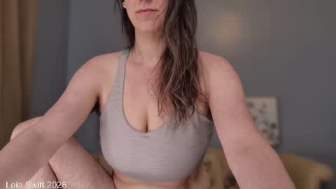 Leia Swift online show from 02/16/26, 05:09