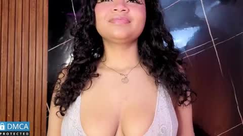 Snapshot of leidy_morales_ chatting on 05/15/26, 11:06 Leidy online show from 05/15/26, 11:06