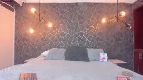 LEIGH ANGELS online show from 11/17/25, 10:04