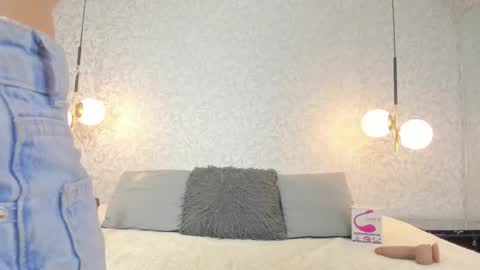 LEIGH ANGELS online show from 02/12/26, 09:32