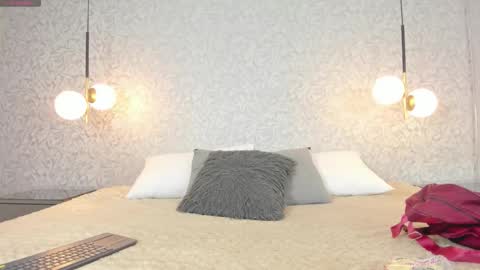 Snapshot of leigh_angels chatting on 03/18/26, 09:40 LEIGH ANGELS online show from 03/18/26, 09:40