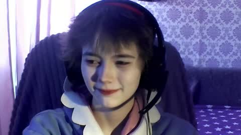 Snapshot of leigharedcross chatting on 02/15/26, 05:59 Viola online show from 02/15/26, 05:59