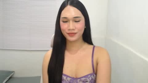 Snapshot of leighs_celine chatting on 04/10/26, 04:12 leighs_celine online show from 04/10/26, 04:12