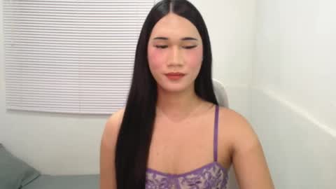 Snapshot of leighs_celine chatting on 04/16/26, 04:52 leighs_celine online show from 04/16/26, 04:52