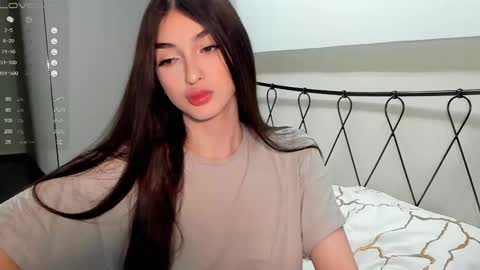 Leila online show from 03/12/25, 07:38