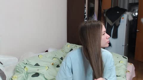 leila_bambi online show from 12/30/24, 10:01