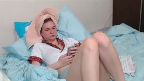 leila_bambi online show from 02/13/25, 10:43