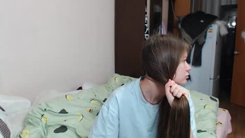 Snapshot of leila_bambi_ chatting on 12/30/24, 10:01 leila_bambi_ online show from 12/30/24, 10:01