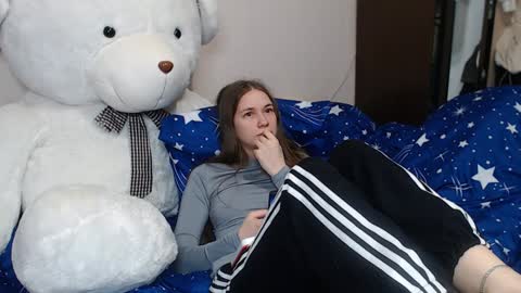 Snapshot of leila_bambi_ chatting on 01/29/25, 10:27 leila_bambi_ online show from 01/29/25, 10:27