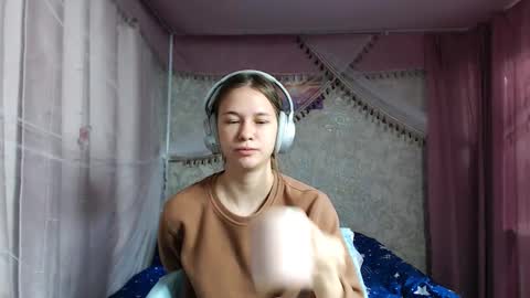 Snapshot of leila_bambi_ chatting on 11/14/25, 11:53 leila_bambi_ online show from 11/14/25, 11:53