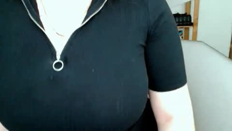 Leila online show from 09/21/25, 09:22