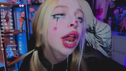 Leila online show from 11/28/25, 05:15