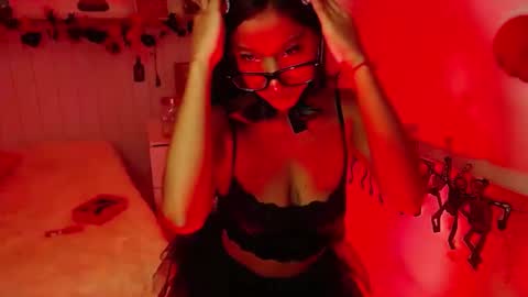 leilaebony_ online show from 10/19/25, 02:07