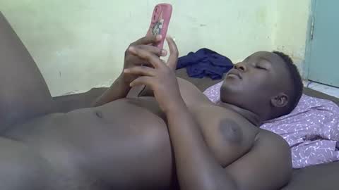 Snapshot of leilah_cute19 chatting on 04/03/26, 07:39 leilah_cute19 online show from 04/03/26, 07:39