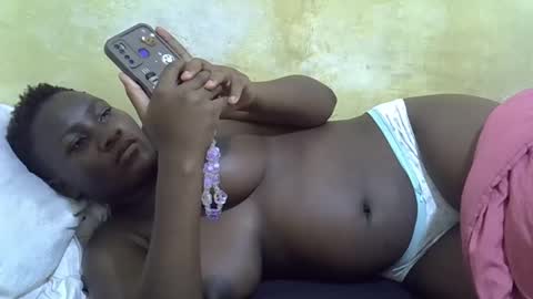 Snapshot of leilah_cute19 chatting on 04/20/26, 06:53 leilah_cute19 online show from 04/20/26, 06:53