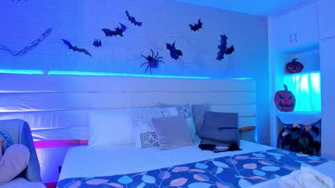   online show from 11/01/25, 08:11