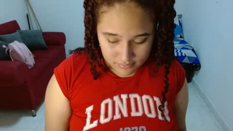 Snapshot of leilaprettysex chatting on 04/21/26, 12:33 leilaprettysex online show from 04/21/26, 12:33