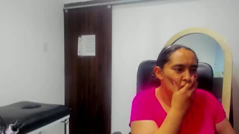 Snapshot of leilasmith_ chatting on 05/04/26, 11:28 Leila online show from 05/04/26, 11:28