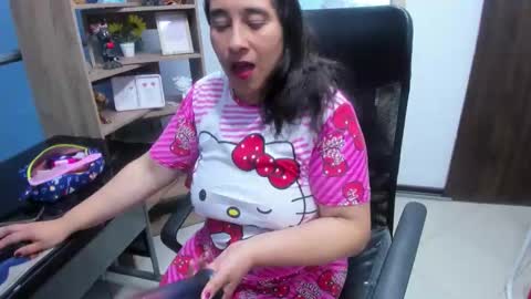 Snapshot of leilasmith_ chatting on 05/12/26, 11:51 Leila online show from 05/12/26, 11:51