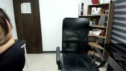 Snapshot of leilasmith_ chatting on 06/30/26, 12:06 Leila online show from 06/30/26, 12:06