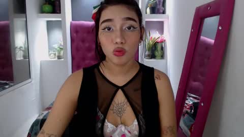 Snapshot of leilasweetxx chatting on 01/03/25, 04:44 Mar online show from 01/03/25, 04:44