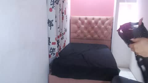 Snapshot of leilasweetxx chatting on 02/12/25, 06:51 Mar online show from 02/12/25, 06:51