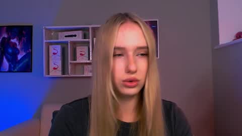 Snapshot of leina_jey chatting on 12/20/25, 08:49 Leina online show from 12/20/25, 08:49