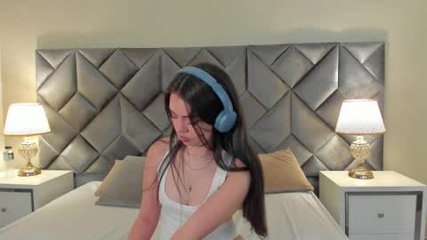 Leizathompson online show from 09/17/25, 07:37